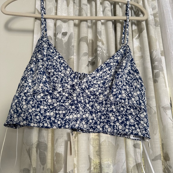 Zara Women's Cropped Sleeveless V-Neck Floral Top. NWT - Picture 4 of 7